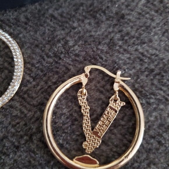 Designer Hoops earring with rhinestones - Picture 3 of 5